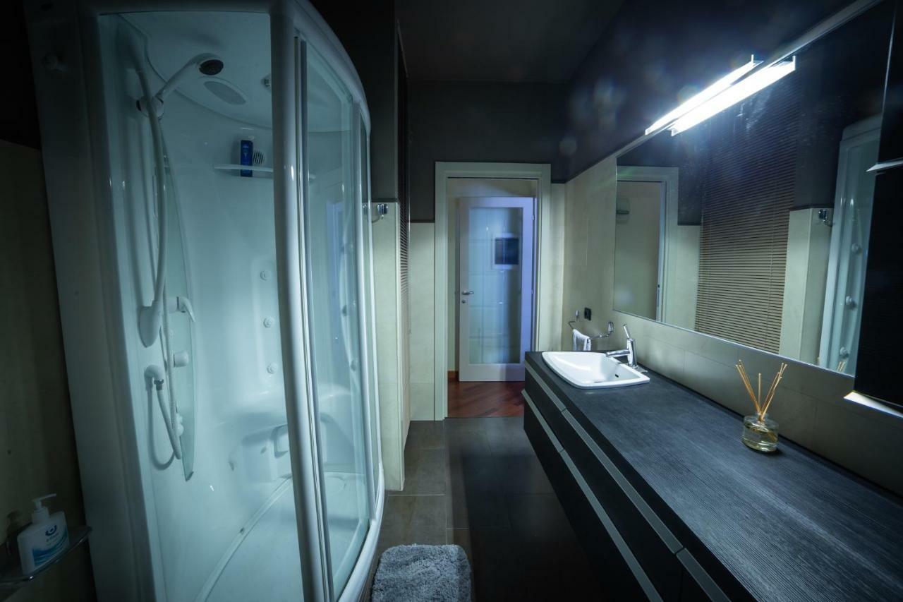 Cinematic Modern Flat, 100 Mt Da Ospedale Ravenna Exterior foto